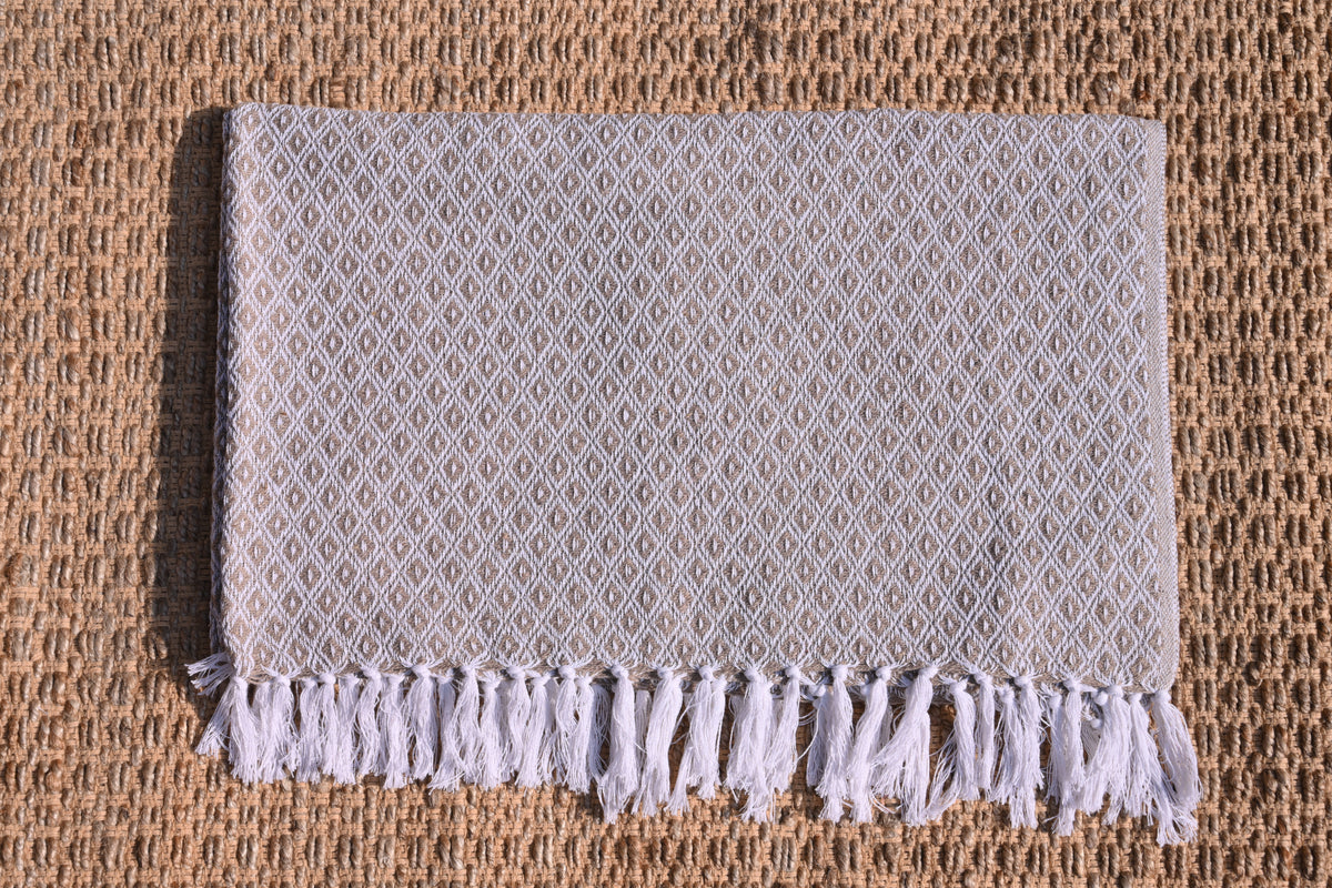 Set de Manta y 2 Cojines Tejidos a Mano DIC18 Crema/Marfil