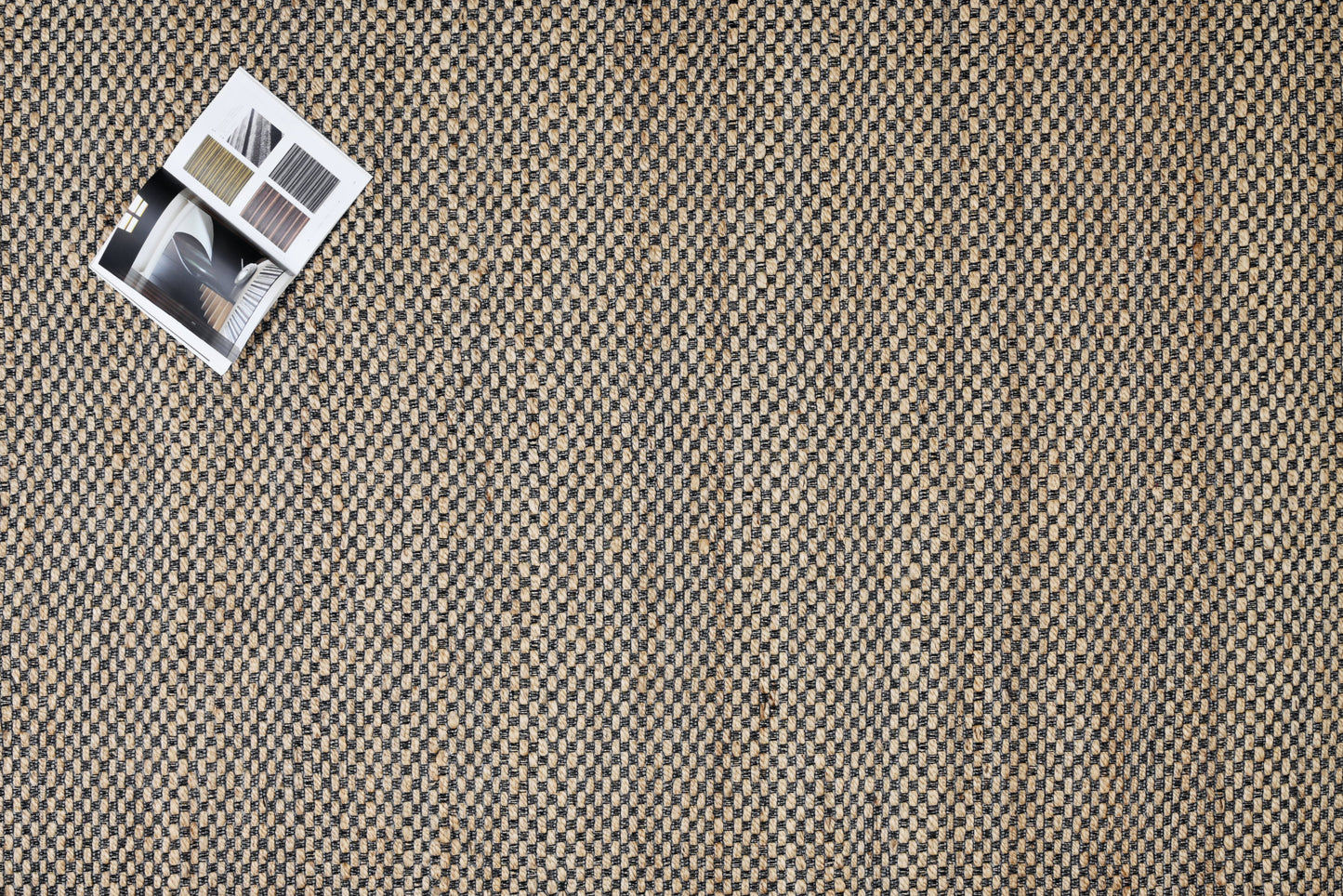 Alfombra de Yute y Algodón con Diseño de Cuadros – Borde Ribeteado