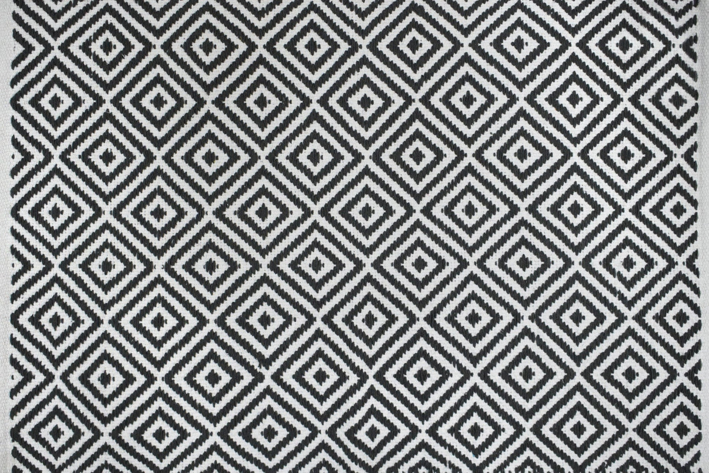 Alfombra de Diamantes de Algodón – Borde Rematado