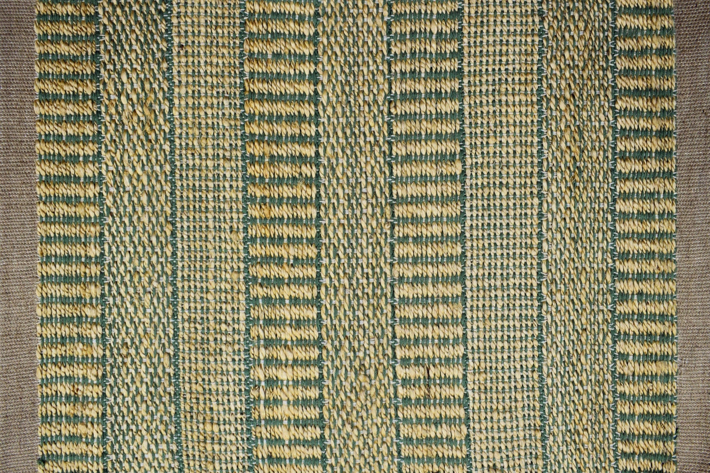 Alfombra Sarkanda a rayas – Borde rematado con acabado en spray