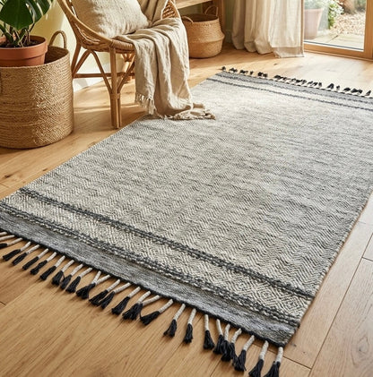 IC17485 Grey/Silver Cotton Dhurrie Rug with Border and Fringe