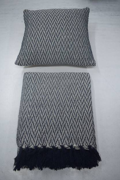 Set de Manta y 2 Cojines Tejidos a Mano DIC14 Azul Marino/Blanqueado