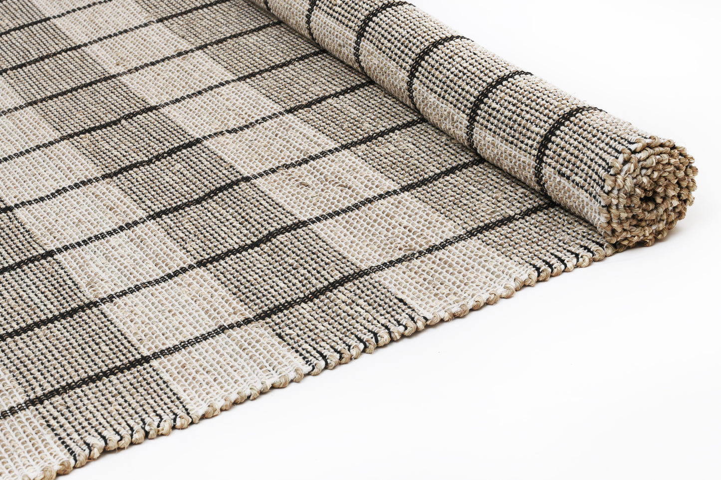Seagrass Checkered Rug – Hemmed Edge