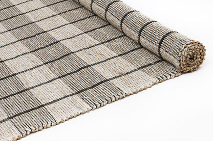Seagrass Checkered Rug – Hemmed Edge