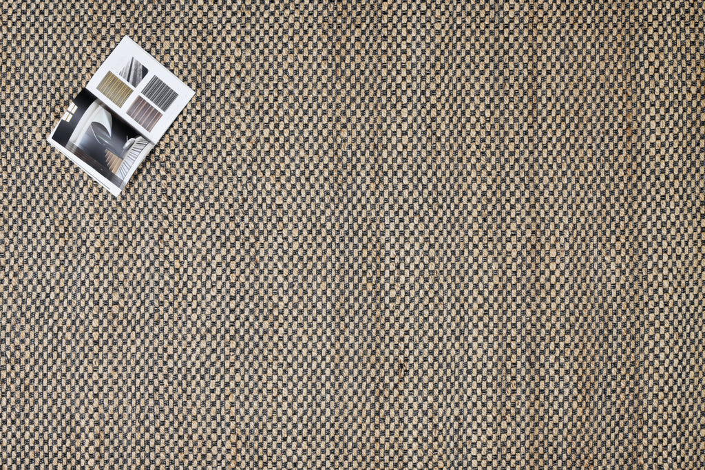 Alfombra de Yute y Algodón con Diseño de Cuadros – Borde Ribeteado