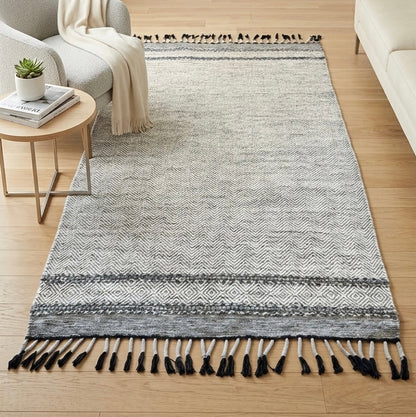 IC17485 Grey/Silver Cotton Dhurrie Rug with Border and Fringe