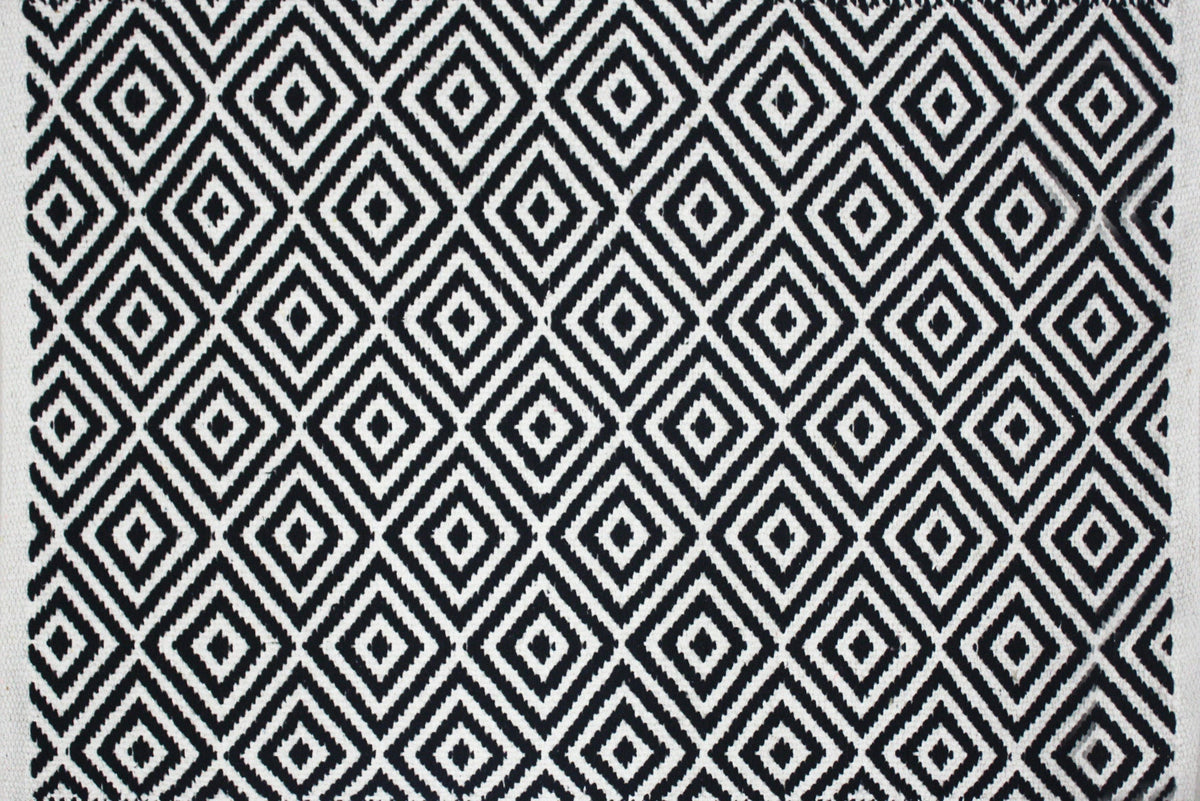 Alfombra de Algodón con Patrón de Diamante Borde Acabado IC17719 Negro