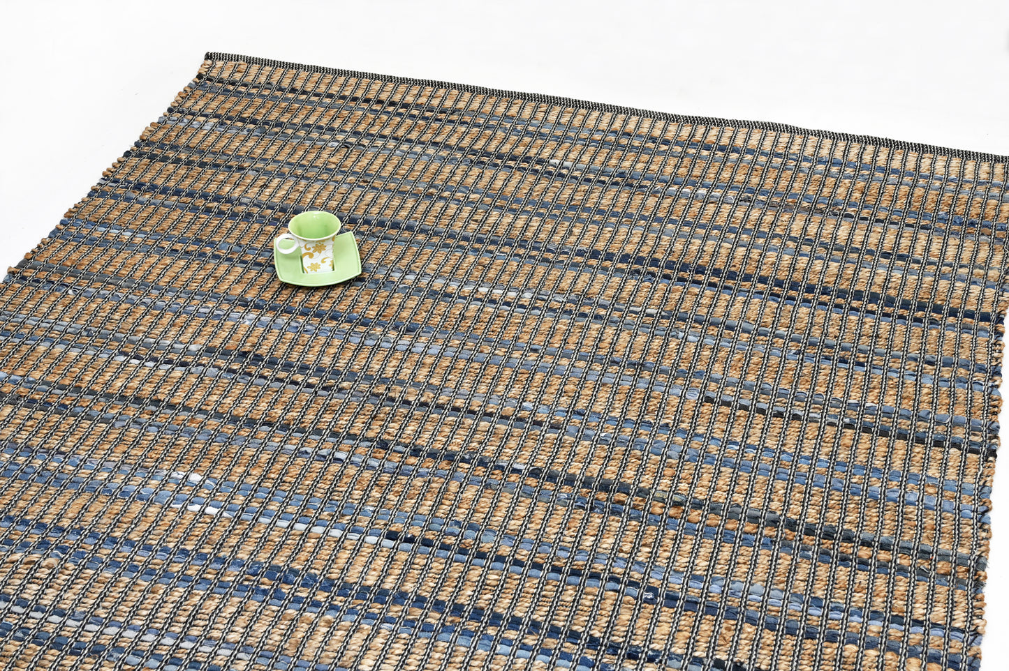 Alfombra de Denim y Yute Sarkanda – Borde Acabado