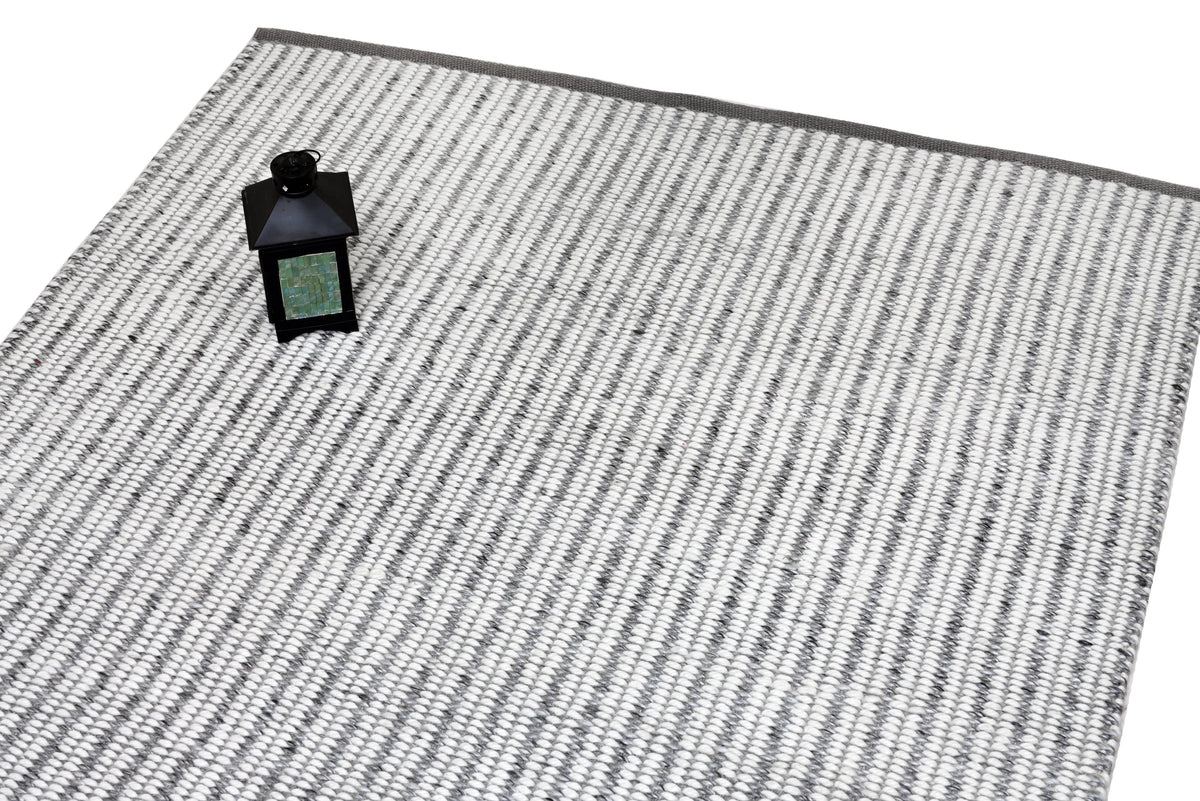 Detalle alfombra de hilo PET IC14236 gris plateado